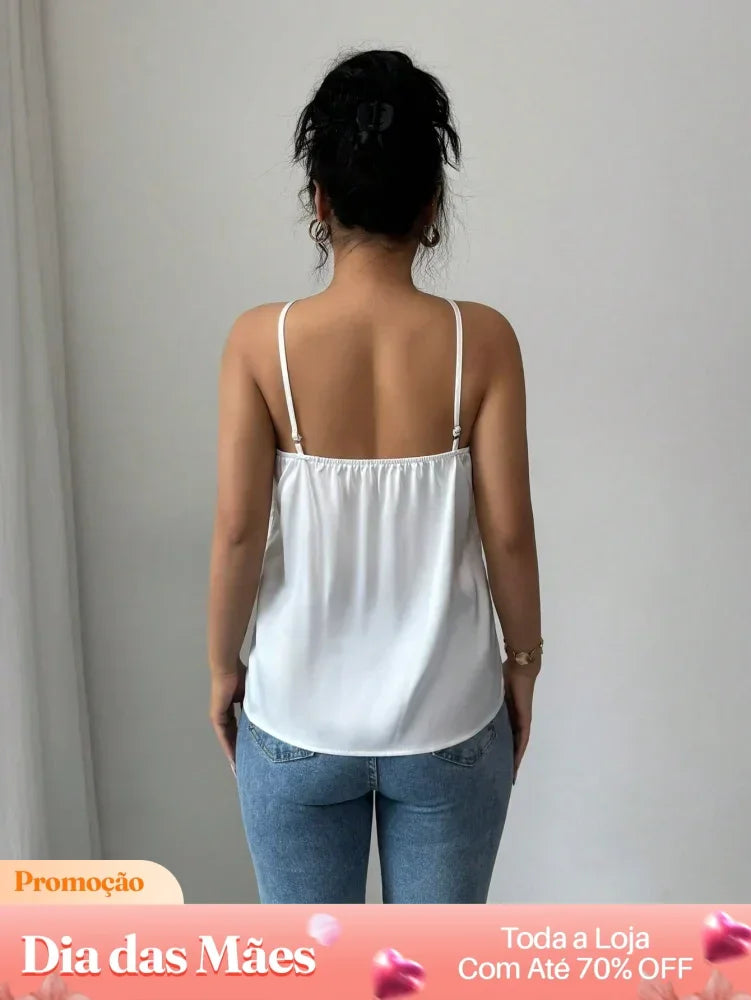 Blusa Casual Cetim Alça Fina com Detalhe de Flor Blusa Casual Cetim Alça Fina com Detalhe de Flor
