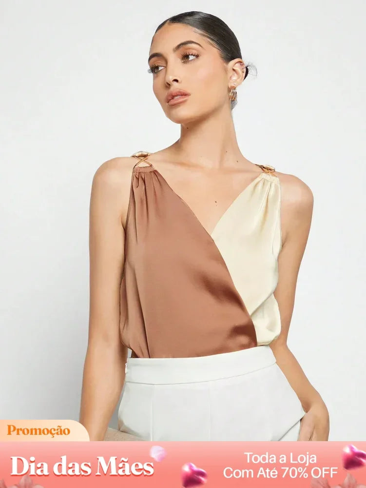Blusa Casual de Cetim Bicolor com Alças de Metal Charmoso Marrom / P Blusa Casual de Cetim Bicolor com Alças de Metal